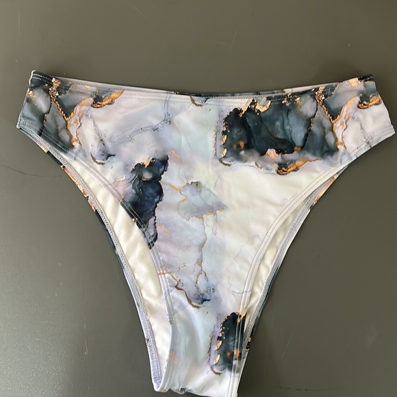 High waisted bikini with cover-up - Picture 2 of 4